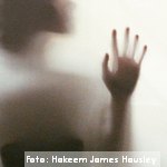 ¿Qué papel juegan las lesiones autoinfligidas en la conducta suicida posterior de adolescentes y adultos jóvenes?