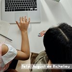 Reforzar la igualdad: guía para el regreso de las niñas a la escuela, de la UNESCO