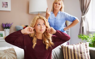 ¿Cómo pueden las familias fomentar la comunicación con su hijo o hija adolescente?