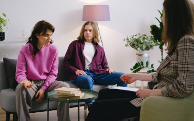 Cómo intervenir con familiares de personas que consumen drogas