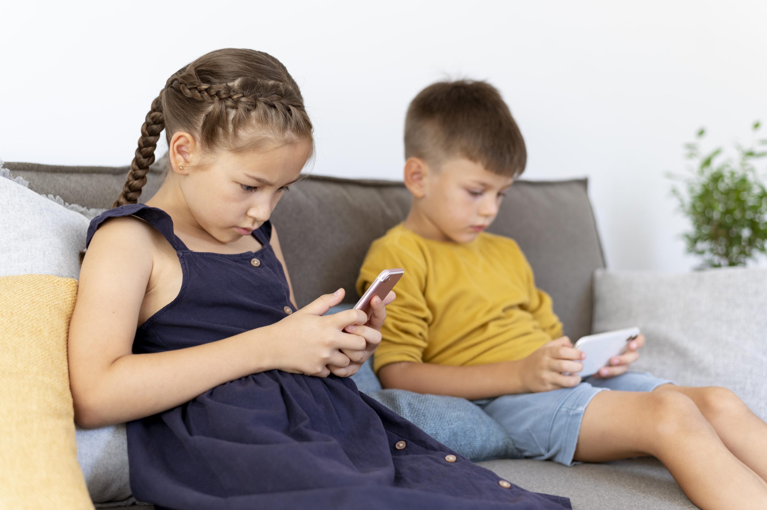 Beneficios y riesgos del uso del móvil en menores. Análisis de la cuestión  desde la Psicología