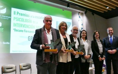 El COP Andalucía Occidental entrega sus premios 2023 en reconocimiento a la labor de la profesión con colectivos en desventaja social