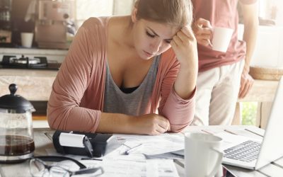 El impacto psicológico del estrés financiero relacionado con la crisis del coste de vida