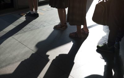 La soledad como amenaza global: la OMS pide priorizar la conexión social al nivel de la salud física y mental