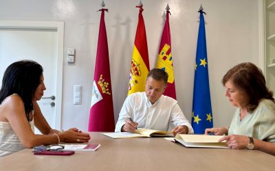 El Ayuntamiento de Albacete y el COP Castilla-La Mancha suscriben un convenio para atender a familias con menores en situación de violencia