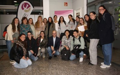 Alumnado del Máster de Psicología General Sanitaria asisten a la conferencia inaugural del Plan de Formación 2024-2025 del COPCLM