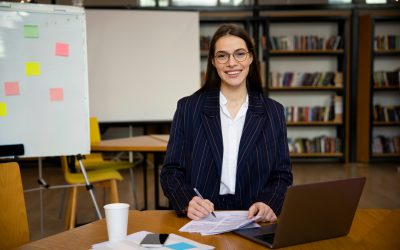 Sanidad y Educación, campos con alta representación de mujeres con máster universitario y doctorado