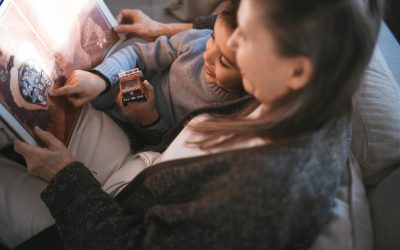 Siguen siendo las mujeres quienes reducen su jornada para cuidar de otras personas