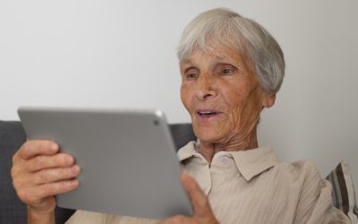 Digitales y lúcidos: los adultos mayores que usan tecnología muestran mejor salud cognitiva