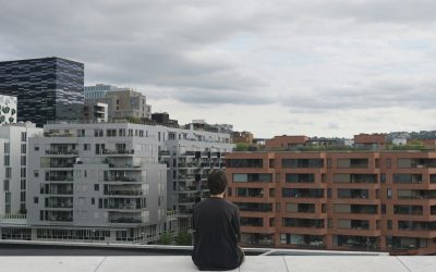 La soledad no deseada, un reto creciente para la salud de los jóvenes con impacto político