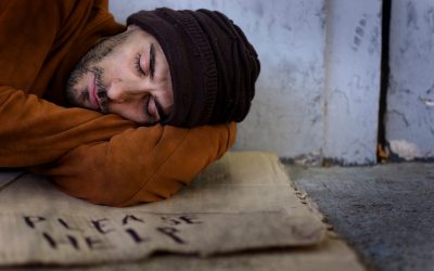 Las intervenciones psicológicas y sociales, eficaces para reducir el consumo problemático de sustancias, los problemas de salud mental y la inestabilidad habitacional en personas sin hogar