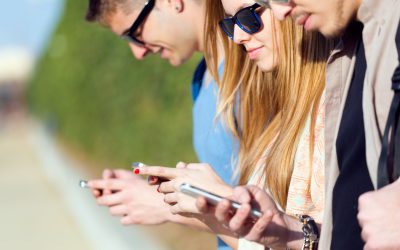 La presión social en contextos digitales aumenta los síntomas depresivos y debilita el apoyo social