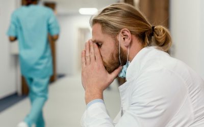 La salud mental del personal sanitario y social está en riesgo, según la EU-OSHA