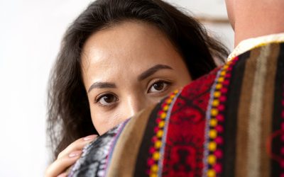 Estrés, violencia y acoso: riesgos psicológicos y sociales que afrontan las mujeres migrantes en el trabajo doméstico, de limpieza y de cuidados