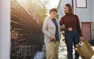 Las cuidadoras sostienen el sistema de dependencia en España
