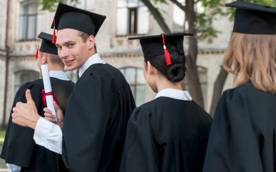 Cada vez más estudiantes llegan a la universidad sin las competencias básicas de lectura y matemáticas, según un análisis de The Economist