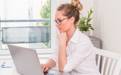Una revisión defiende el potencial de la IA como complemento para mejorar la práctica psicológica, sin reemplazar al o la profesional de la psicología