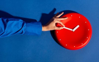 España vuelve al horario de invierno: ¿qué dice la evidencia científica sobre el cambio de hora?