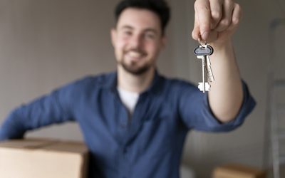Los jóvenes en España abandonan el hogar familiar más tarde que la media europea